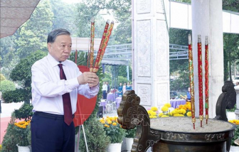Tổng Bí thư, Chủ tịch nước Tô Lâm dâng hương tưởng niệm các Anh hùng liệt sĩ tại Tây Ninh
