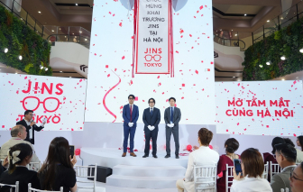 Hãng kính mắt Nhật JINS mở cửa hàng đầu tiên ở Hà Nội