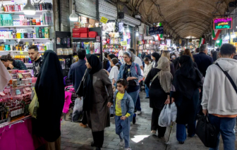 Kinh tế lao dốc, hàng triệu người Iran đối mặt nguy cơ mất việc