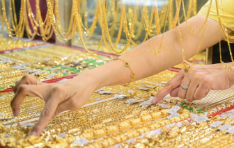 Giá vàng ngày 29/4: Vàng trong nước và thế giới rớt giá không phanh