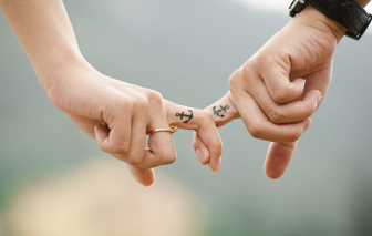 Bạn trai tôi vay tiền bạn gái cũ