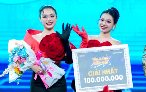 Ca sĩ Trân Oanh: ‘Cha tôi vẫn đi làm bảo vệ, mẹ làm công nhân’