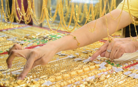Giá vàng ngày 29/4: Vàng trong nước và thế giới rớt giá không phanh