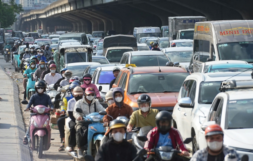 Giao thông Hà Nội đông nghẹt người về quê nghỉ lễ