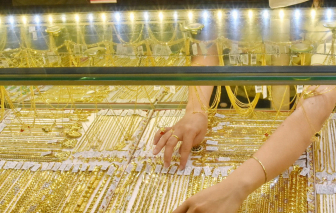 Giá vàng ngày 30/4: Trong nước đi ngang, thế giới tiếp tục giảm sâu