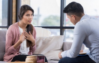 Chồng nhịn cả thế giới rồi để tôi gánh hết