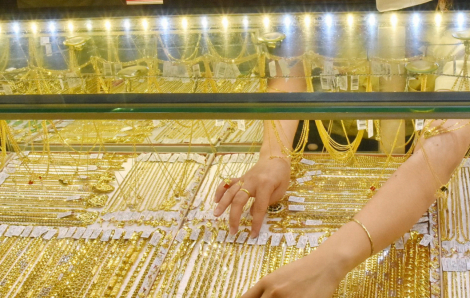 Giá vàng ngày 30/4: Trong nước đi ngang, thế giới tiếp tục giảm sâu