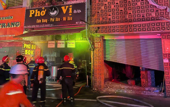 Cháy nhà ở phường Cầu Ông Lãnh, cảnh sát PCCC giải cứu 4 người an toàn