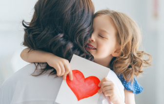 Dạy con gõ cửa cũng là cách giữ gìn hôn nhân