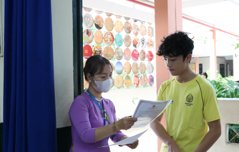 Chi tiết biến động chỉ tiêu lớp Mười của 176 trường THPT công lập tại TPCHM