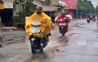 TPHCM xuất hiện “mưa vàng” sau hơn 1 tháng nắng nóng