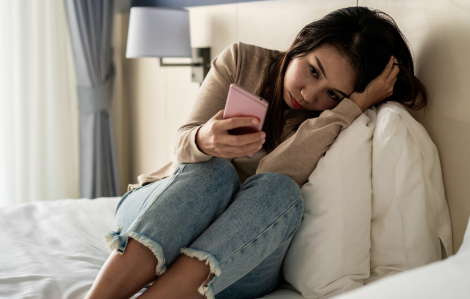 Lướt mạng quá nhiều, nhìn đâu cũng thấy mối quan hệ tiêu cực