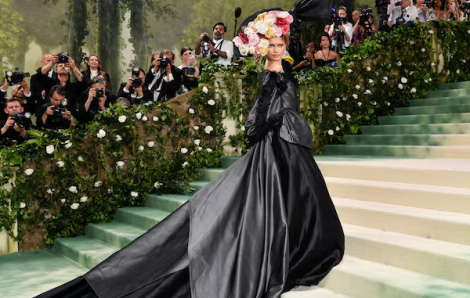 Vì sao vé tham dự sự kiện thời trang Met Gala gần 2 tỷ đồng vẫn 'cháy chỗ'?