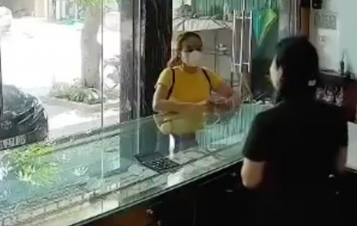 Cặp đôi dùng dao cướp tiệm vàng bị bắt sau 8 tiếng gây án