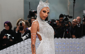 Bộ cánh nào gây 'sốc' nhất lịch sử Met Gala?