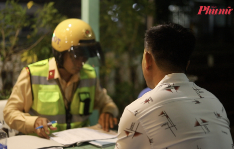 CSGT TPHCM truy quét “ma men” trong dịp nghỉ lễ dù đêm hay ngày