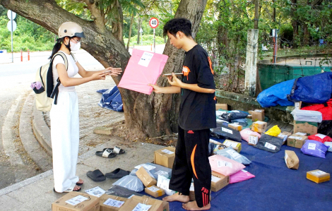 Người trẻ sống trong nỗi sợ bị bỏ lại phía sau