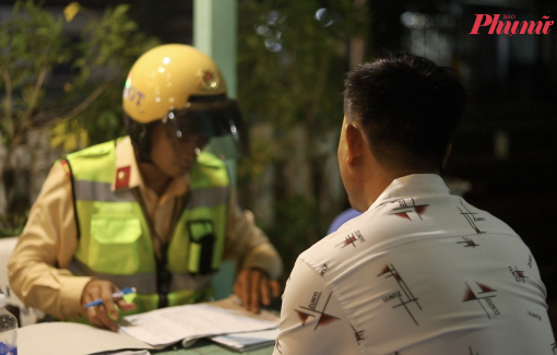 CSGT TPHCM truy quét “ma men” trong dịp nghỉ lễ dù đêm hay ngày