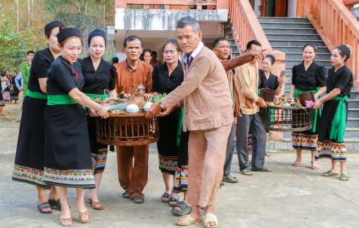Cuộc sống mới với nhiều thay đổi của đồng bào Ơ Đu