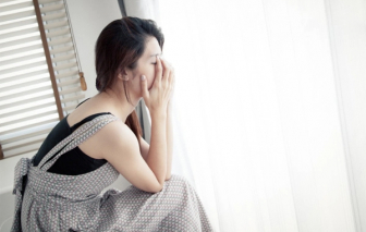 Chồng ghen đến mức kiểm soát từng ánh nhìn của tôi