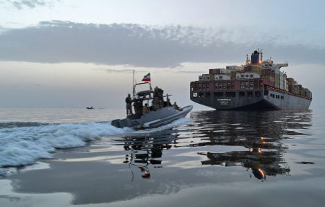 Ông Trump tuyên bố mở chiến dịch hỗ trợ tàu qua eo biển Hormuz