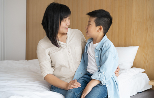 Bất lực nhìn vợ nuông chiều con trai 20 tuổi
