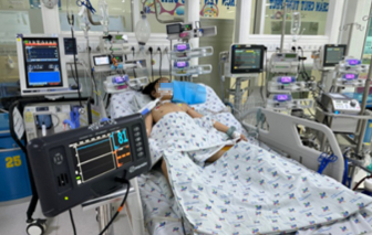 Bé gái viêm cơ tim tối cấp, nhiễm trùng máu do phế cầu