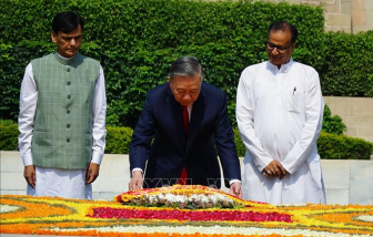 Tổng bí thư, Chủ tịch nước Tô Lâm đặt vòng hoa tại Khu tưởng niệm Mahatma Gandhi