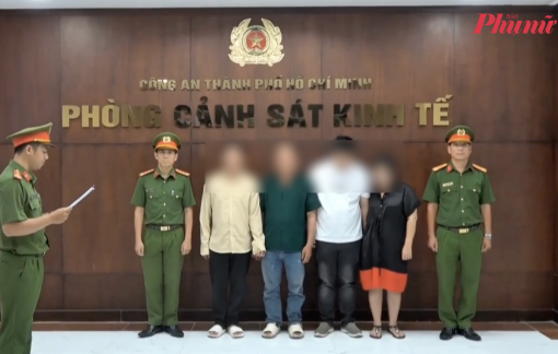 Công an TPHCM triệt phá cơ sở pha chế giấm giả từ axit công nghiệp