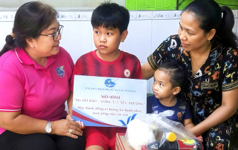 Người “mẹ đỡ đầu” thầm lặng