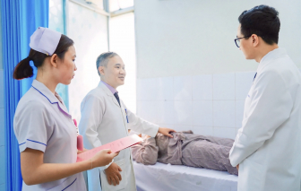 Ráng nhịn đau tới sáng, bé trai 14 tuổi suýt mất tinh hoàn