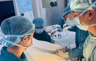 Cấp cứu khẩn cho người đàn ông mang… 'trứng rồng'