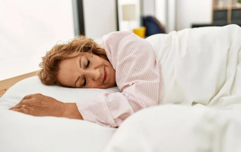 Đi ngủ thất thường ở tuổi trung niên làm tăng gấp đôi nguy cơ đau tim