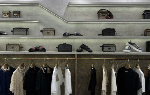 Cửa hàng ở Hà Nội công khai bán sản phẩm nghi giả mạo Gucci, Burberry
