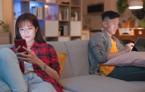 Nếu muốn hạnh phúc chớ đụng vào điện thoại của chồng!