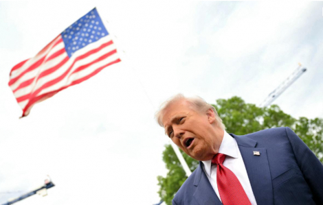 Ông Trump chờ phản hồi từ Iran, cảnh báo có thể mở rộng chiến dịch quân sự tại Hormuz