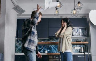 Có ai chịu nổi một người chồng càm ràm từ sáng tới đêm?
