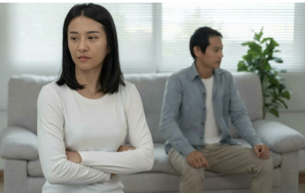 Đến lần thứ bảy, tôi vẫn chưa buông được chồng