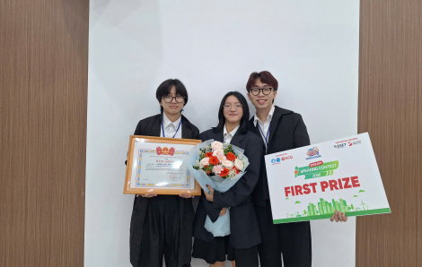 Nữ sinh Đại học Kinh tế TPHCM giành giải Nhất cuộc thi hùng biện tiếng Anh về môi trường