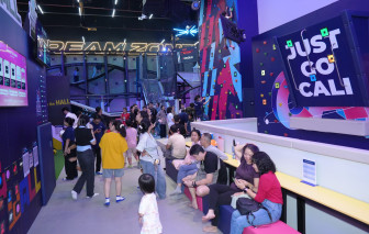 Dẫn con đi chơi game vận động theo 'trend' TikTok, Kpop