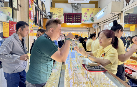 Giá vàng xuống mức thấp nhất trong nhiều tháng, có nên mua?
