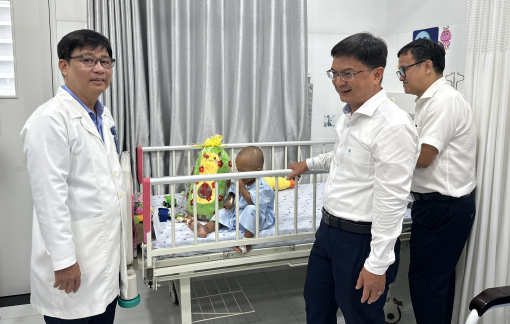 Cấp giấy khai sinh cho bé 2 tuổi bị bạo hành