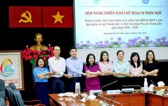 Tăng cường phối hợp đưa chính sách về bảo hiểm đến với phụ nữ