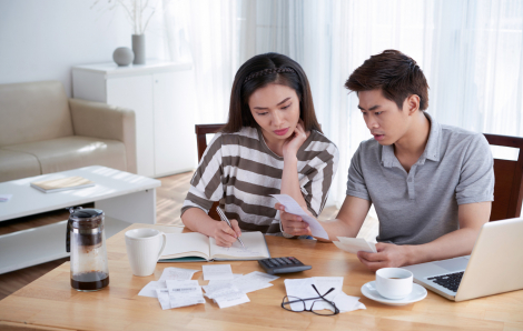 Vợ chồng cùng nhau vượt cú sốc giá vàng