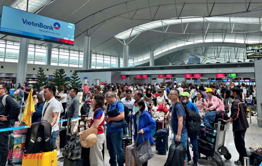 Hàng không đồng loạt cắt giảm chuyến bay vì giá nhiên liệu