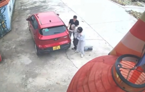 Con gái đón cha già bị bỏ rơi ở cổng chùa về nhà: Bi kịch chưa thể chấm dứt