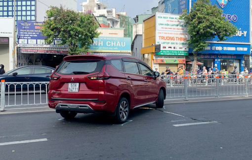 Giao thông thông suốt trong ngày đầu phân làn đảo chiều đường Cộng Hòa