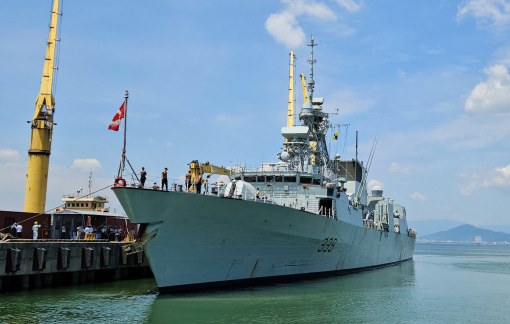 Tàu Hải quân Hoàng gia Canada Charlottetown thăm Đà Nẵng