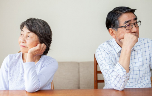 Tôi không muốn ly hôn tuổi xế chiều nhưng thật khó tha thứ cho chồng