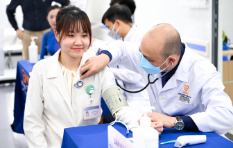 Hệ thống Tiêm chủng VNVC tài trợ hơn 10 tỉ đồng giúp Côn Đảo bảo vệ sức khỏe quân và dân và phát triển du lịch an toàn